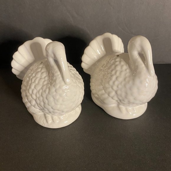 Ceramic Thanksgiving Turkey Salt and Pepper Shakers Off White - Picture 1 of 5